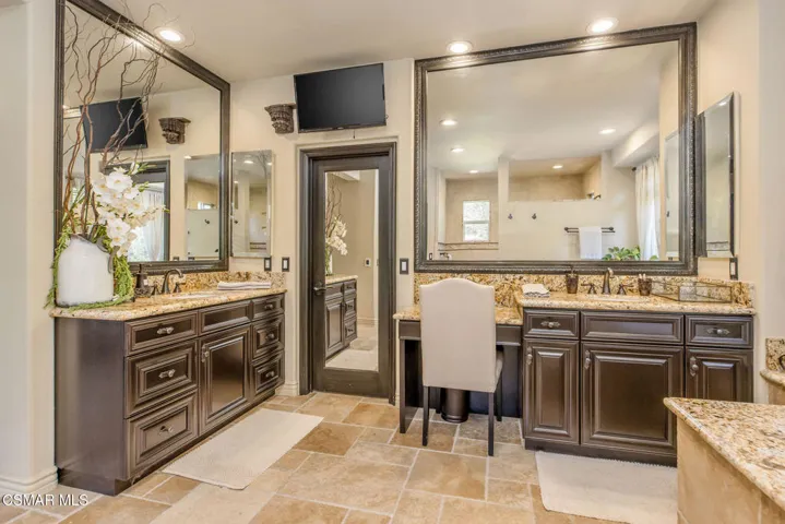 Primary Bathroom (En Suite)