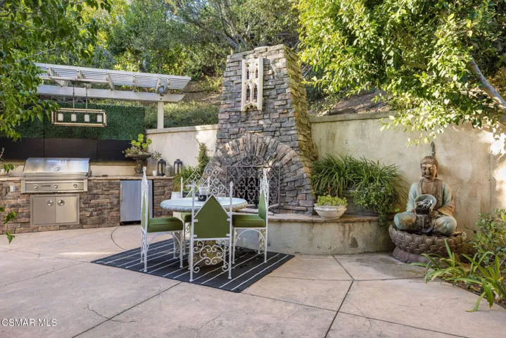 Backyard Outdoor Kitchen