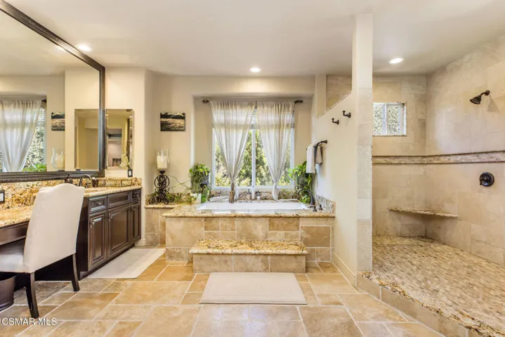 Primary Bathroom (En Suite)