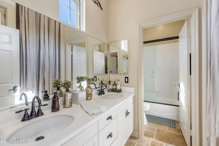 Secondary Bathroom (En Suite)