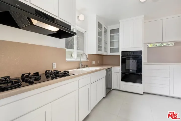 8531 Walnut Drive, Los Angeles, California 90046