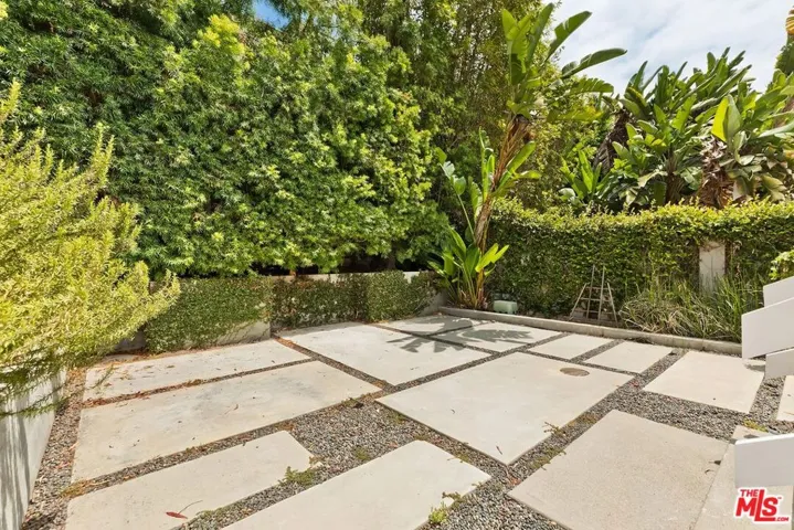 8531 Walnut Drive, Los Angeles, California 90046