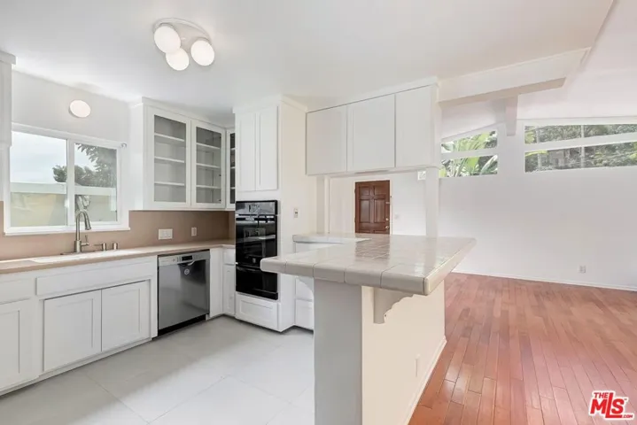 8531 Walnut Drive, Los Angeles, California 90046