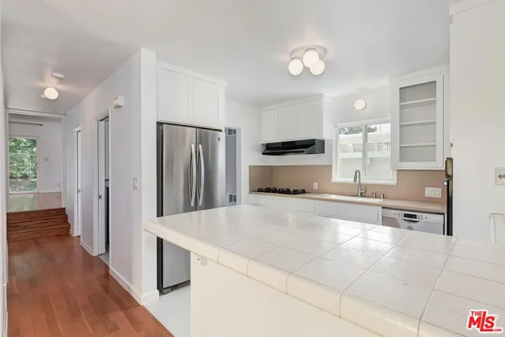 8531 Walnut Drive, Los Angeles, California 90046