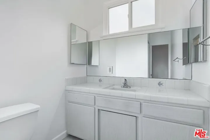 8531 Walnut Drive, Los Angeles, California 90046