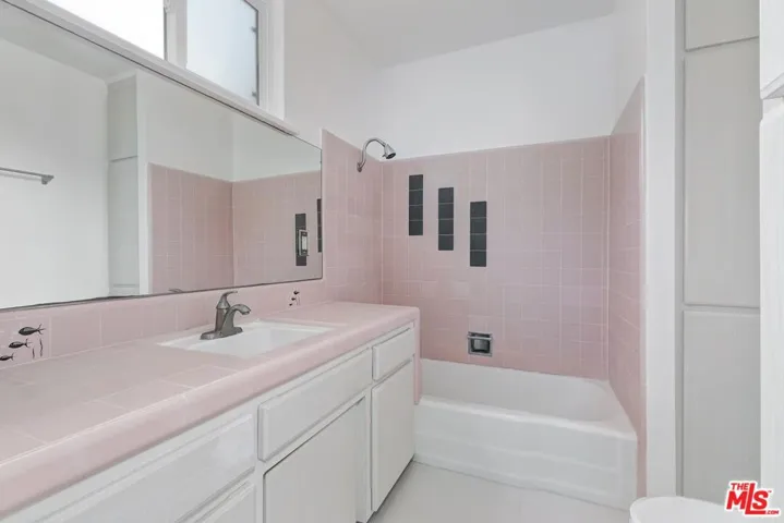 8531 Walnut Drive, Los Angeles, California 90046