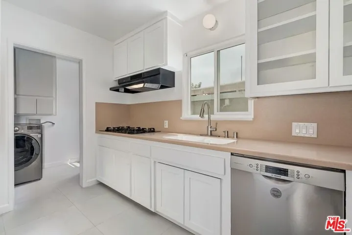 8531 Walnut Drive, Los Angeles, California 90046
