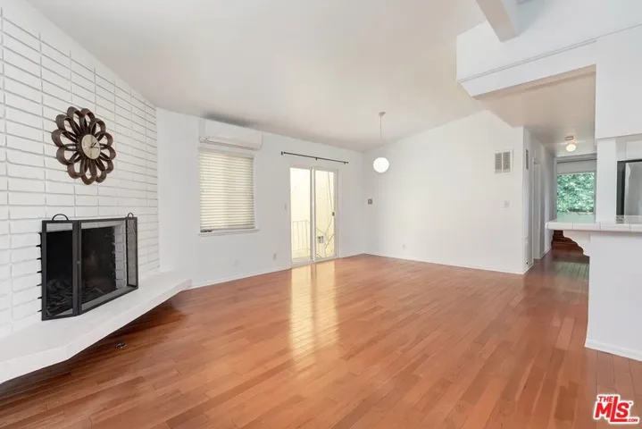 8531 Walnut Drive, Los Angeles, California 90046
