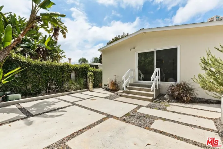 8531 Walnut Drive, Los Angeles, California 90046