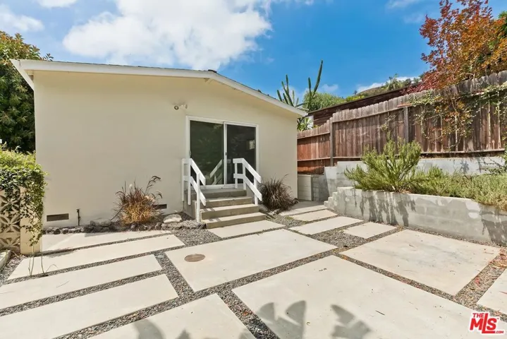 8531 Walnut Drive, Los Angeles, California 90046