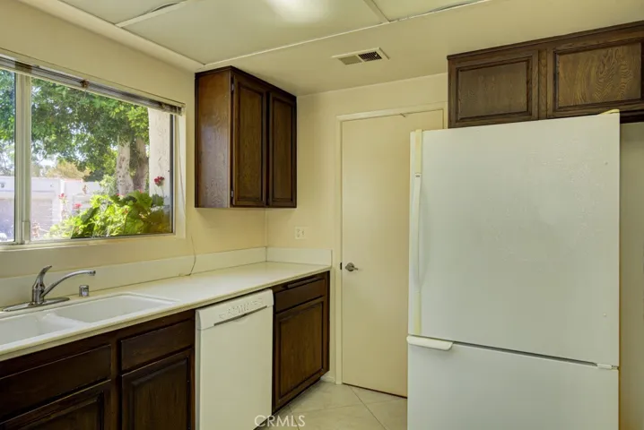 Another view of the kitchen.