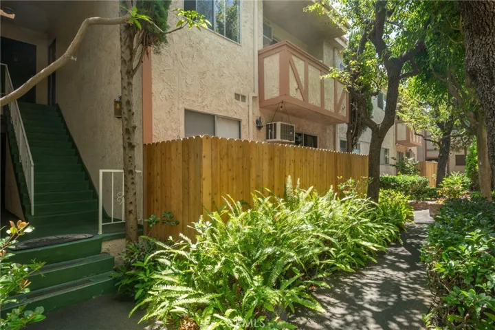 12030 Rochester #207 Avenue 207, Los Angeles, California 90025