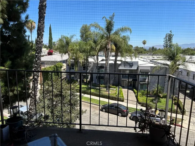 18600 Clark Street 306, Tarzana, California 91356