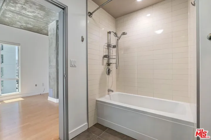 645 W 9th Street 500, Los Angeles, California 90015