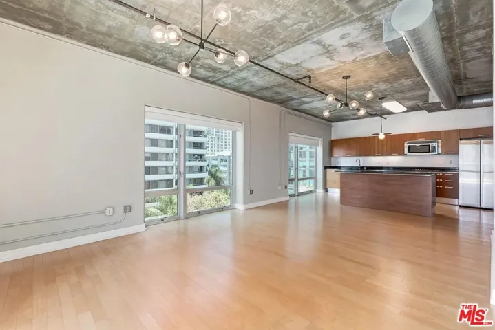 645 W 9th Street 500, Los Angeles, California 90015