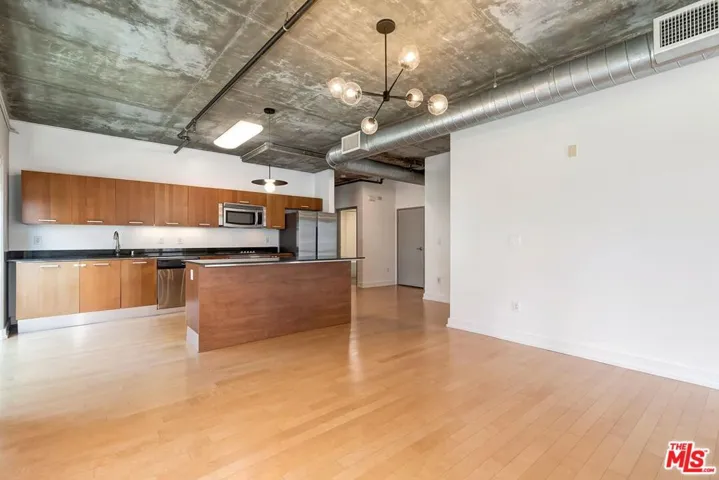 645 W 9th Street 500, Los Angeles, California 90015