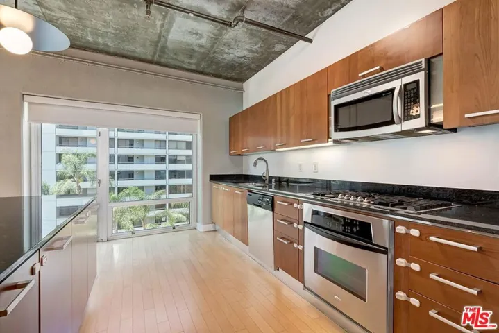 645 W 9th Street 500, Los Angeles, California 90015