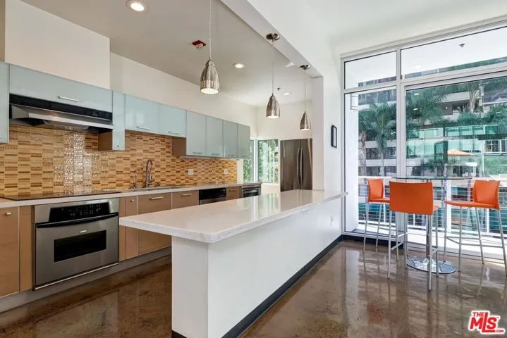 645 W 9th Street 500, Los Angeles, California 90015