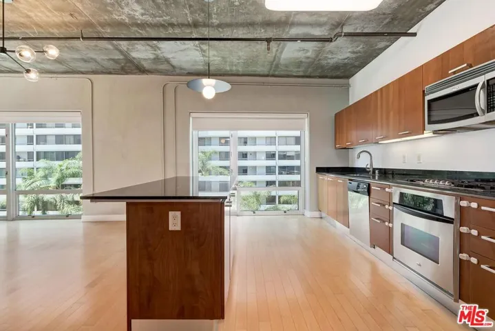 645 W 9th Street 500, Los Angeles, California 90015