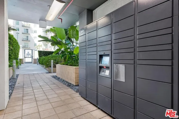645 W 9th Street 500, Los Angeles, California 90015