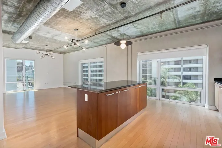 645 W 9th Street 500, Los Angeles, California 90015