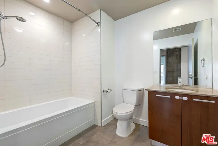 645 W 9th Street 500, Los Angeles, California 90015