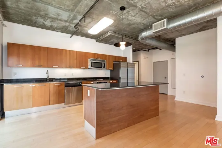 645 W 9th Street 500, Los Angeles, California 90015