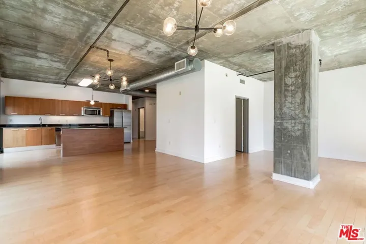 645 W 9th Street 500, Los Angeles, California 90015