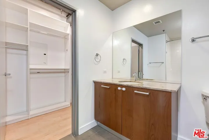 645 W 9th Street 500, Los Angeles, California 90015