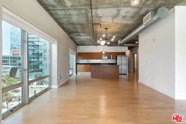645 W 9th Street 500, Los Angeles, California 90015