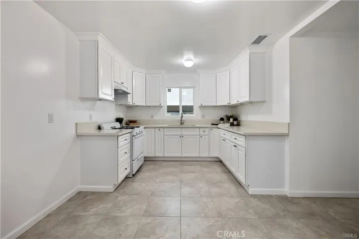 527 W 119th, Los Angeles, California 90044