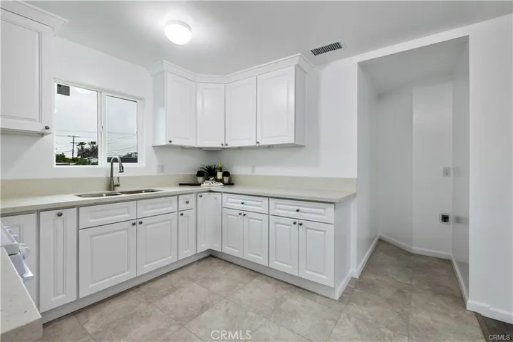527 W 119th, Los Angeles, California 90044