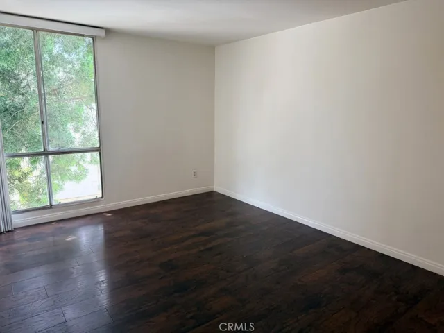 8601 International 265, Canoga Park, California 91304
