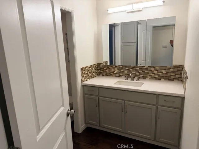8601 International 265, Canoga Park, California 91304