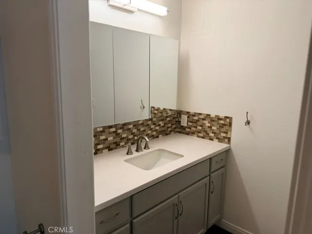 8601 International 265, Canoga Park, California 91304