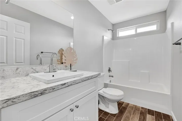 17995 Seaforth Street, Hesperia, California 92345