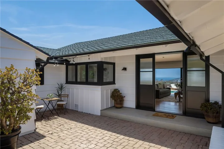 225 Notteargenta Road, Pacific Palisades, California 90272