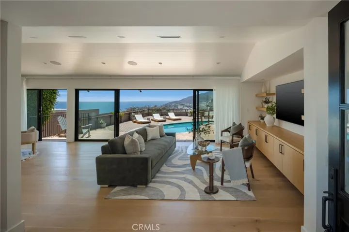 225 Notteargenta Road, Pacific Palisades, California 90272