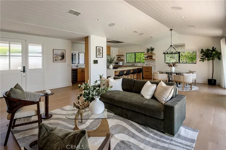 225 Notteargenta Road, Pacific Palisades, California 90272