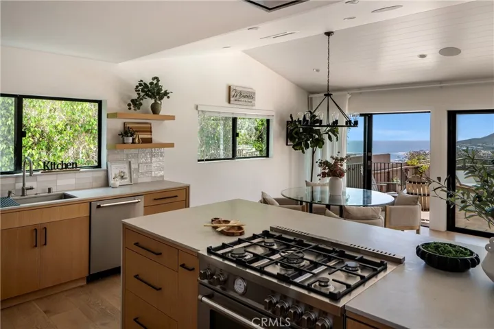 225 Notteargenta Road, Pacific Palisades, California 90272