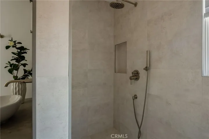 225 Notteargenta Road, Pacific Palisades, California 90272