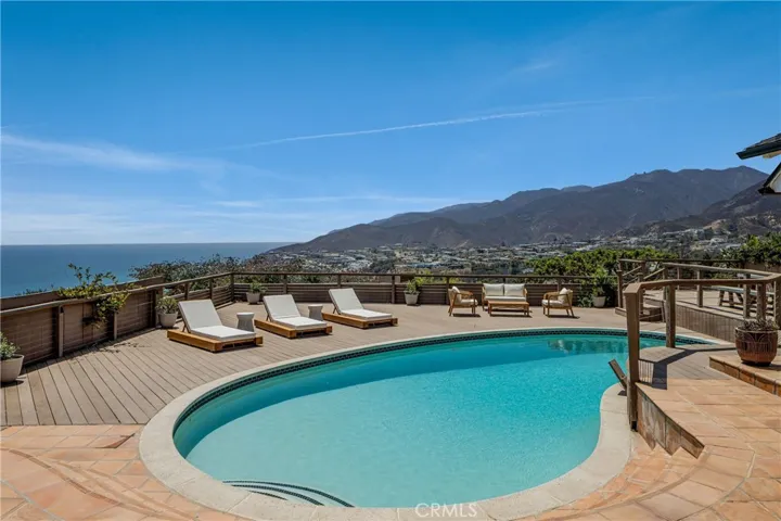 225 Notteargenta Road, Pacific Palisades, California 90272