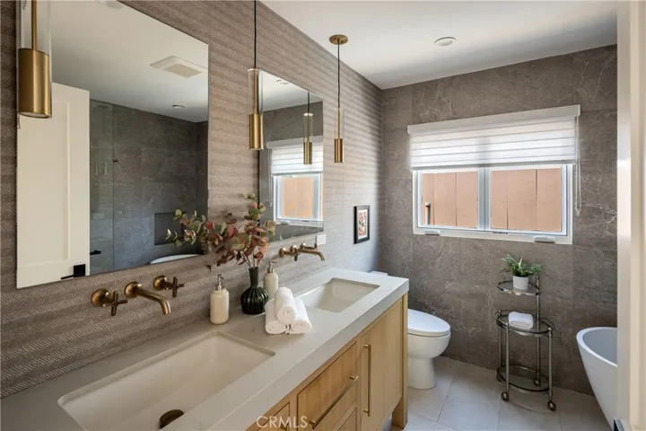 225 Notteargenta Road, Pacific Palisades, California 90272