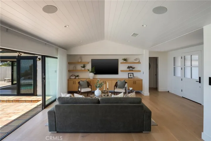 225 Notteargenta Road, Pacific Palisades, California 90272