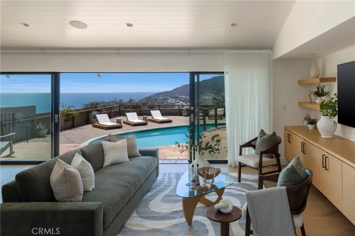225 Notteargenta Road, Pacific Palisades, California 90272