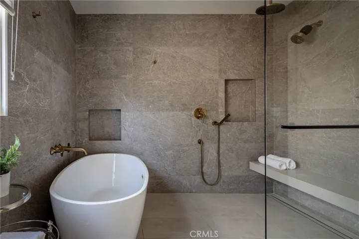 225 Notteargenta Road, Pacific Palisades, California 90272