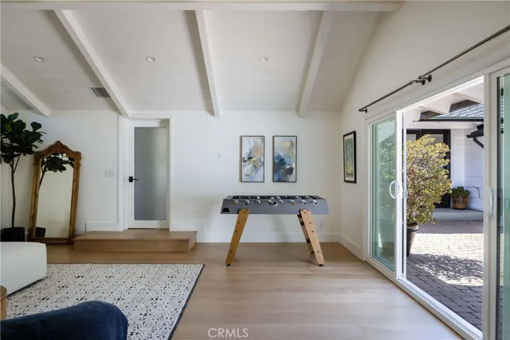 225 Notteargenta Road, Pacific Palisades, California 90272