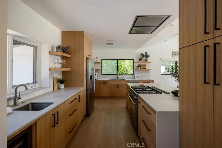 225 Notteargenta Road, Pacific Palisades, California 90272