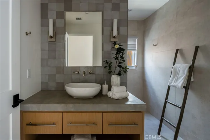 225 Notteargenta Road, Pacific Palisades, California 90272