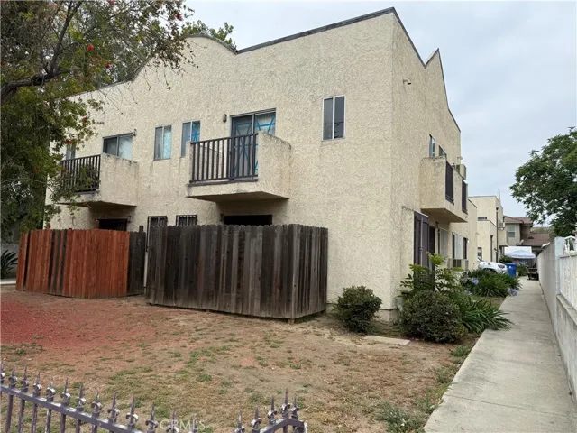 7419 Tampa, Reseda, California 91335